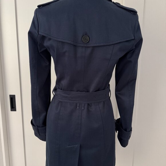 Burberry Navy Double-Breasted Trench Coat Size M / US 6 / Burberry Size 8 - Picture 5 of 16
